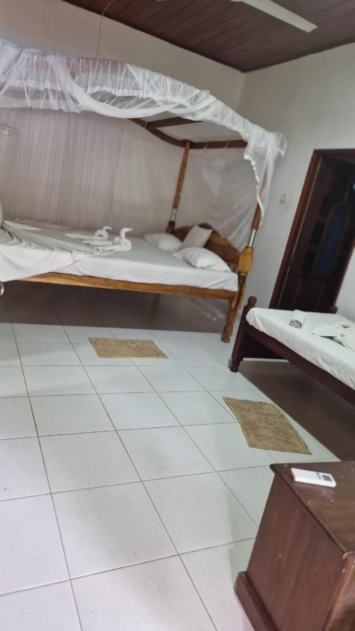 Damith Guest House Unawatuna Buitenkant foto